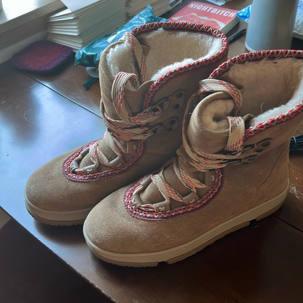 UGG Classic Weather Hiker in chestnut, WP lace-up boot size US 8 (EU39)